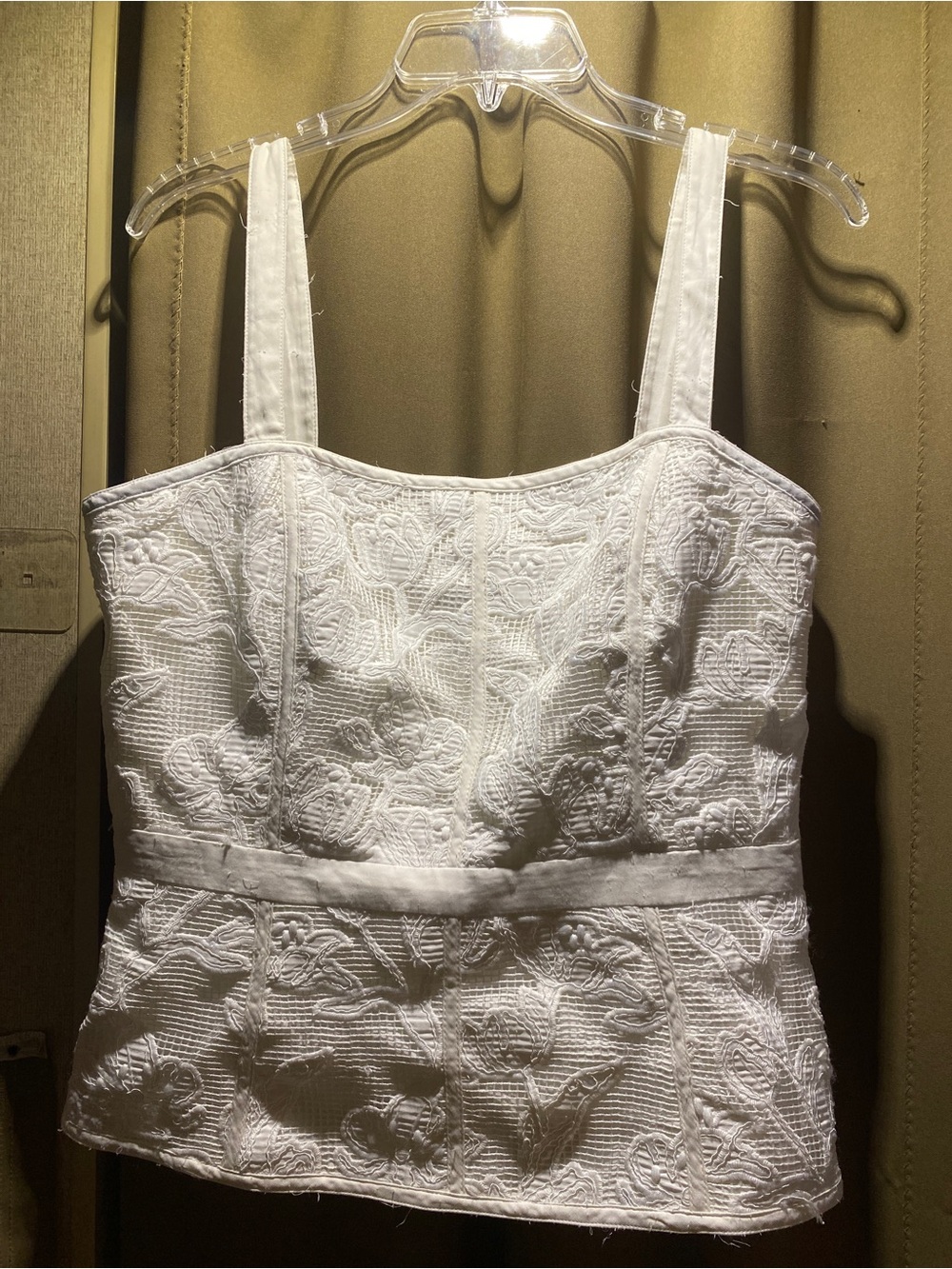 WHITE HOUSE BLACK MARKET White lace overlay top tank blouse 12